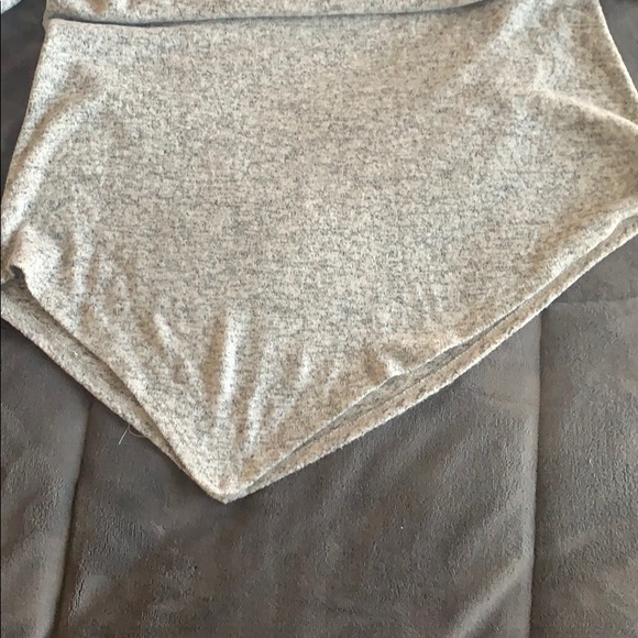 Like New! Ivy Ridge slant-turtleneck. - Picture 6 of 6